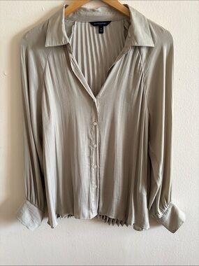 Banana Republic Taupe Pleated Back Blouse Medium Flowy Button Down